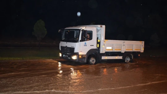 20 dakikalık sağanak yağış Malatya'yı felç etti