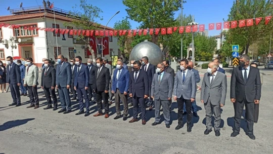 23 Nisan'a sade kutlama