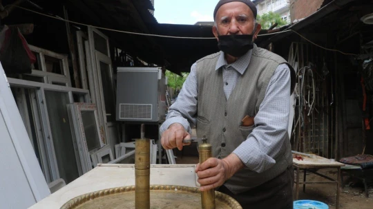 35 yıl önce bulduğu kahve değirmenlerini yıllardır saklıyor