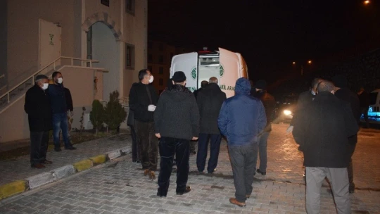4 çocuk babası eşi tarafından evde ölü bulundu