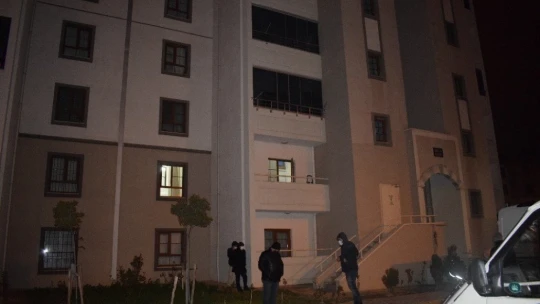 4 çocuk babası eşi tarafından evde ölü bulundu