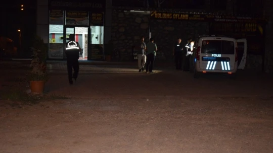 4 gün önce silahlı saldırıya uğradığı husumetlisini bacağından vurdu