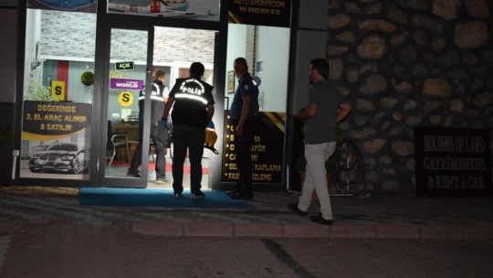 4 gün önce silahlı saldırıya uğradığı husumetlisini bacağından vurdu