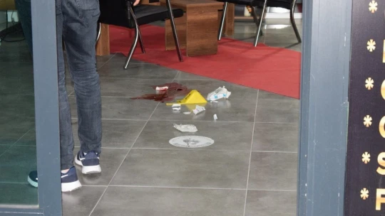 4 gün önce silahlı saldırıya uğradığı husumetlisini bacağından vurdu