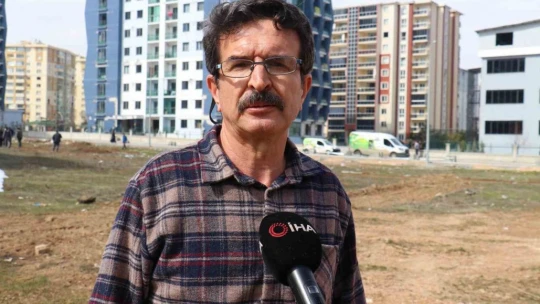 4 yıllık binanın kolon ve kiriş aralarında tahta parçaları çıktı
