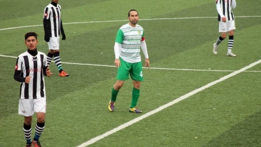 45 yaşındaki Kürşat Günata futbola devam ediyor