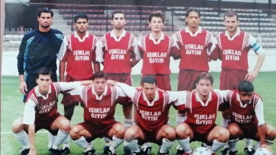45 yaşındaki Kürşat Günata futbola devam ediyor