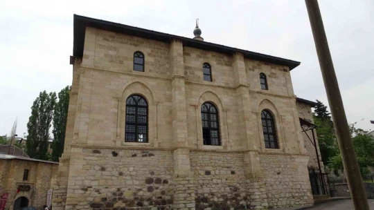 683 yıllık tarihi cami görenleri hayran bırakıyor