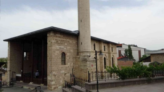 683 yıllık tarihi cami görenleri hayran bırakıyor