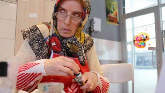 70'inde resme başladı