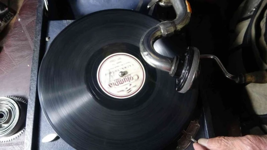 70 yıllık gramofon ustası tarihe ışık tutuyor