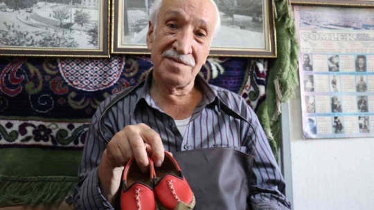 80 yaşında ilk günkü heyecanla mesleğini sürdürüyor