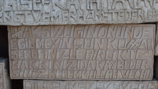 80 yıldır taşlara şekil veriyor