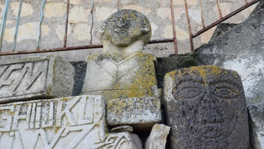 80 yıldır taşlara şekil veriyor