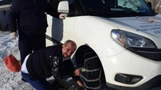 90 yaşın üzerindekilere aşıları evlerinde yapılıyor