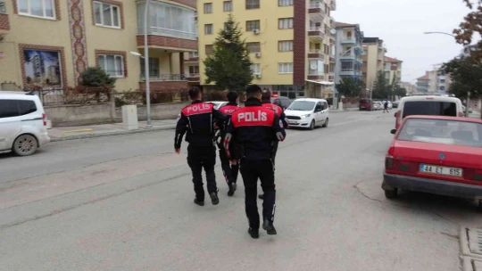 Abdest almak için girdiği camide silahla vuruldu