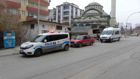 Abdest almak için girdiği camide silahla vuruldu