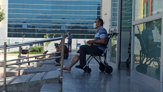 Acemi kasaplar hastanelik oldu