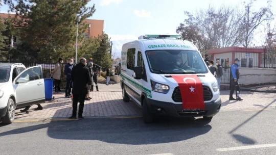 Acılı ailelerin adli tıp önündeki acı bekleyişi sürüyor