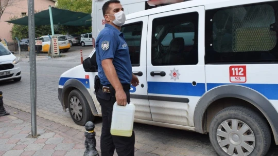 Adliye önünde kendini yakmak istedi, polis etkisiz hale getirdi