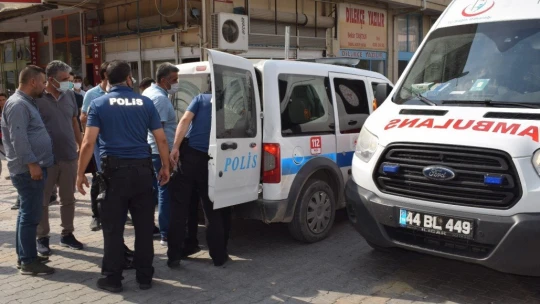 Adliye önünde kendini yakmak istedi, polis etkisiz hale getirdi