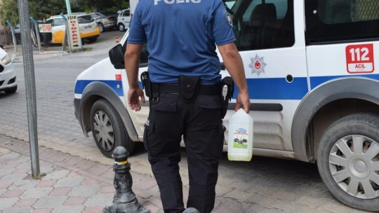 Adliye önünde kendini yakmak istedi, polis etkisiz hale getirdi