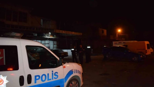 Adres sorma bahanesiyle gelip silahla ateş açtı