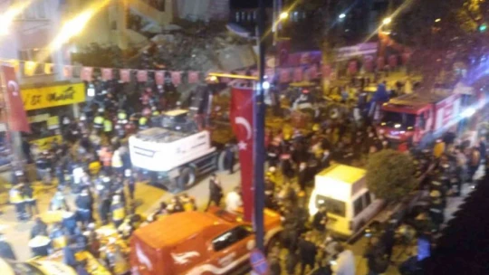 AFAD, Malatya'da çöken binanın enkazından kurtarılanların sayısının 14'e çıktığını açıkladı