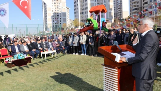 Ahmet Kekeç semt kütüphanesi yoğun katılımla açıldı