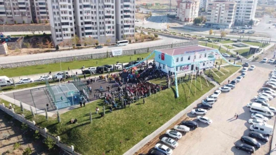 Ahmet Kekeç semt kütüphanesi yoğun katılımla açıldı