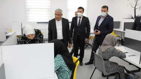 Ahmet Kekeç semt kütüphanesi yoğun katılımla açıldı