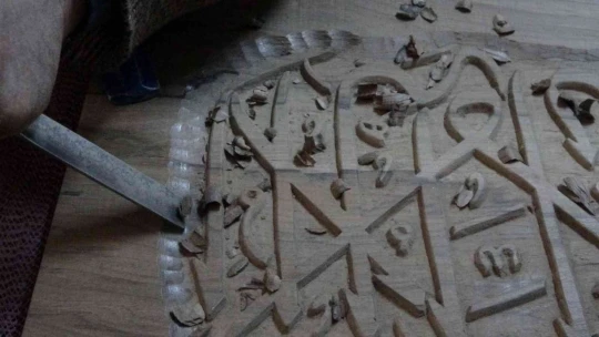 Ahşabı 12 yıldır sanata dönüştürüyor