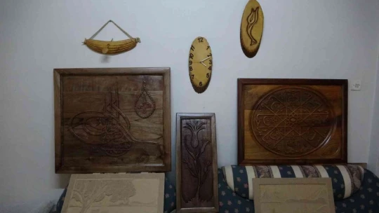 Ahşabı 12 yıldır sanata dönüştürüyor