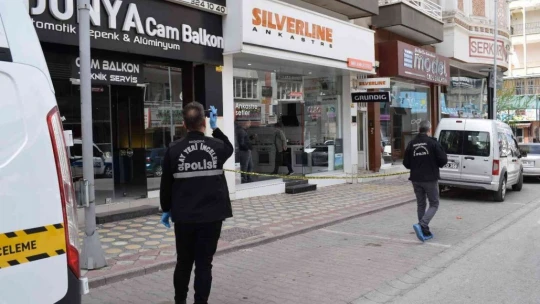 Ailesini evlilik için ikna edemeyince kendini balkondan attı