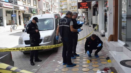 Ailesini evlilik için ikna edemeyince kendini balkondan attı