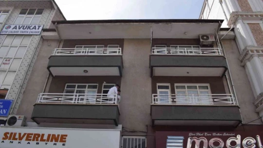 Ailesini evlilik için ikna edemeyince kendini balkondan attı