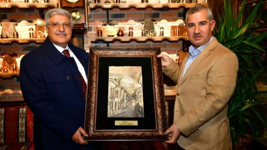 AK Partili Demiröz, tarihi Yeşilyurt konaklarını inceledi