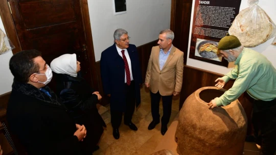 AK Partili Demiröz, tarihi Yeşilyurt konaklarını inceledi