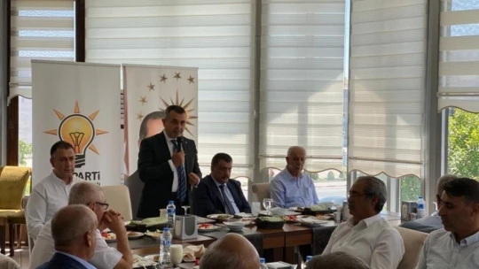 AK Parti istişare toplantısı düzenledi