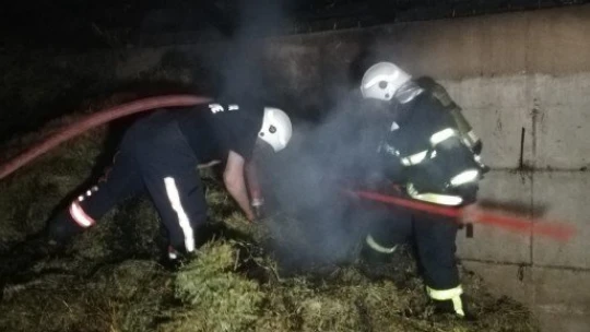 Benzinliğin yanında ahır yangını