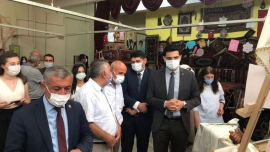 Akçadağ'da 'El Emeği Göz Nuru' sergisine yoğun ilgi