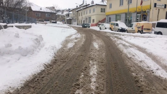 Akçadağ'da kar yağışı etkili oluyor