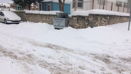 Akçadağ'da kar yağışı etkili oluyor