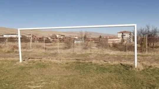 Akçadağ yeni futbol sahasına kavuşacağı günü bekliyor
