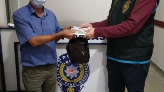 Alkol almak için girdi, hırsızlık yaptı