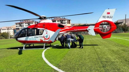 Ambulans helikopter, kalp krizi geçiren hasta için havalandı