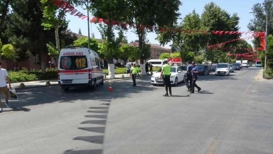 Ambulansla otomobil çarpıştı: 1 yaralı
