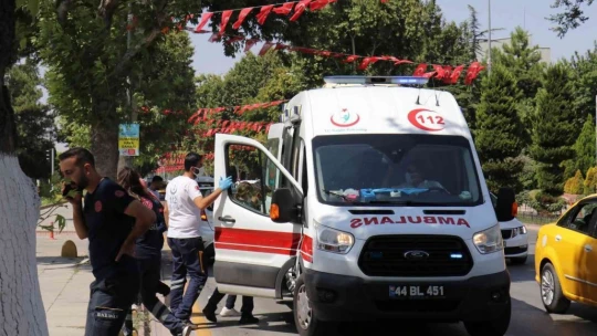 Ambulansla otomobil çarpıştı: 1 yaralı
