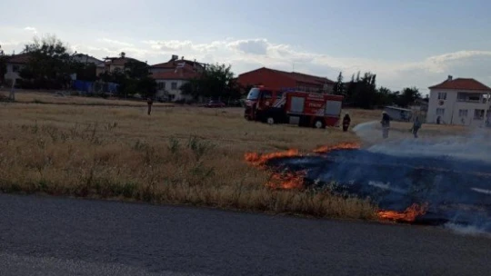 Anız yangını büyümeden kontrol altına alındı