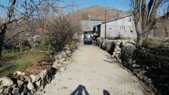 Arapgir'de kilit taş ve altyapı çalışmaları hızlandı